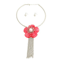 Load image into Gallery viewer, Marbled Red Flower Fringe Necklace
